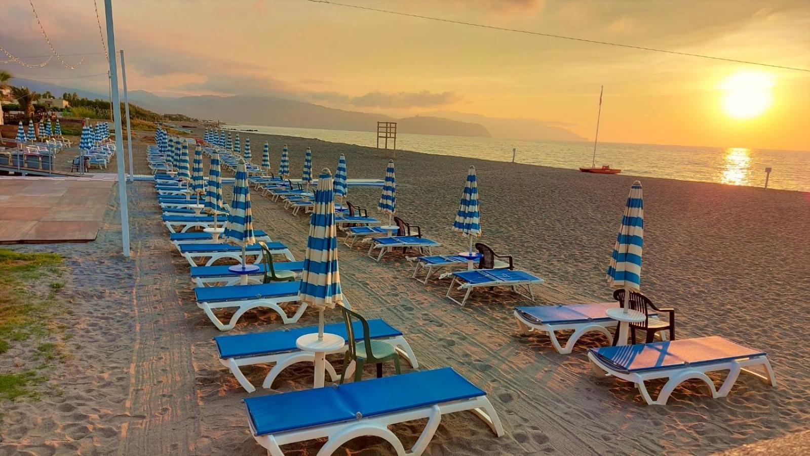 Hotel Il Gabbiano Beach Terme Vigliatore Exterior photo