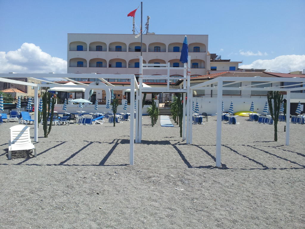 Hotel Il Gabbiano Beach Terme Vigliatore Exterior photo