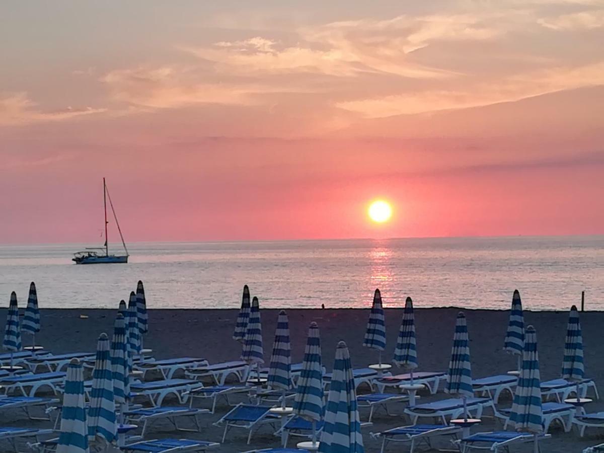 Hotel Il Gabbiano Beach Terme Vigliatore Exterior photo